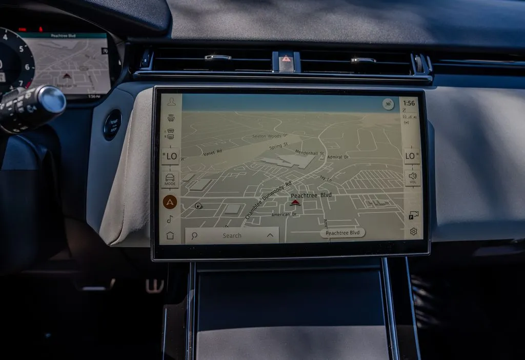 Land Rover Range Rover Velar photo 10