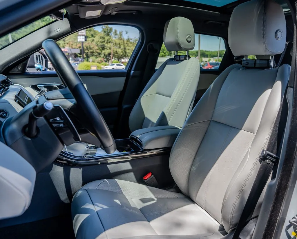 Land Rover Range Rover Velar photo 20