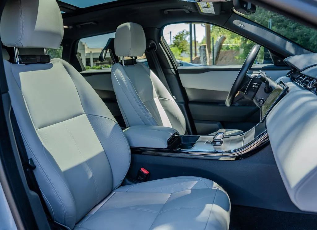 Land Rover Range Rover Velar photo 23