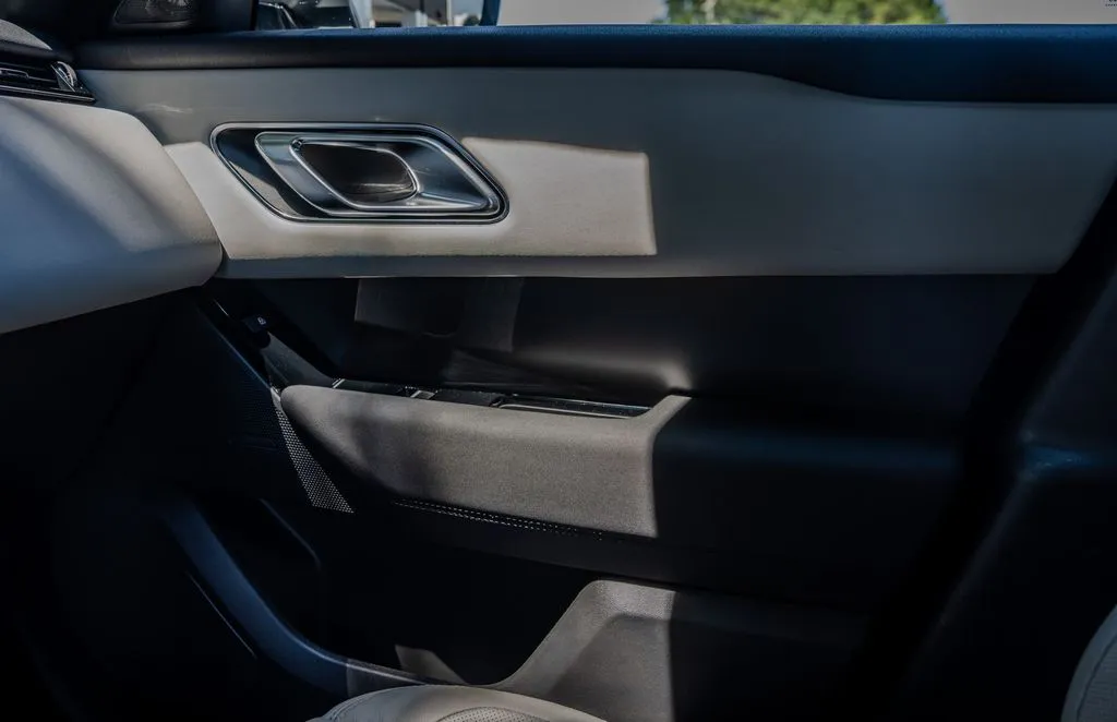 Land Rover Range Rover Velar photo 14