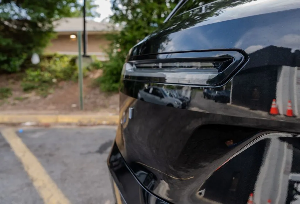 BMW iX photo 27