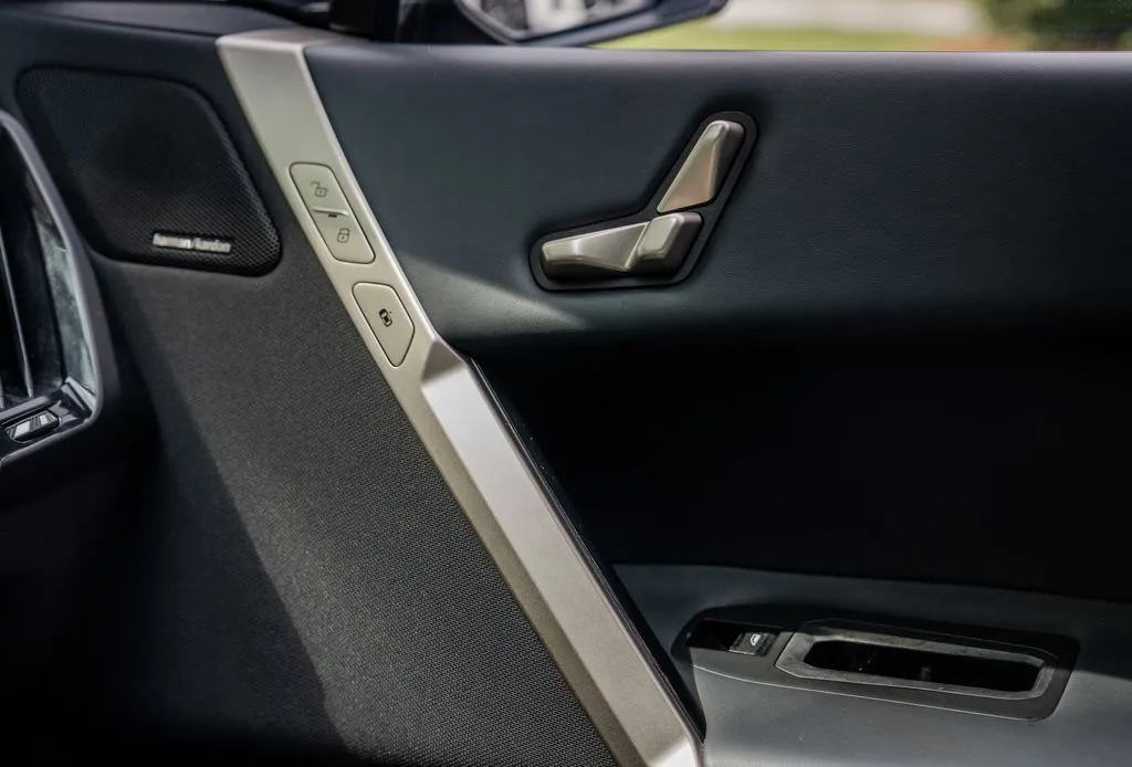 BMW iX photo 15