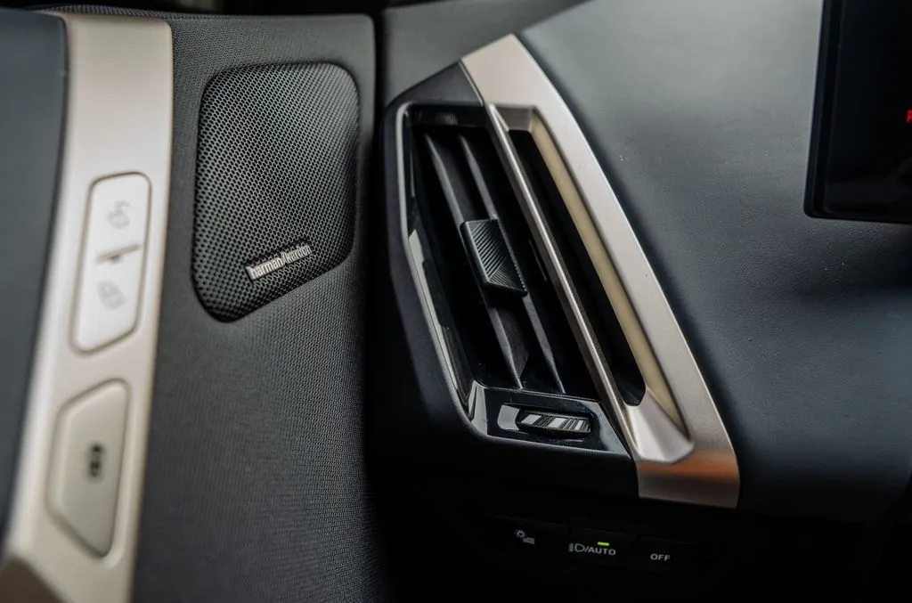 BMW iX photo 8
