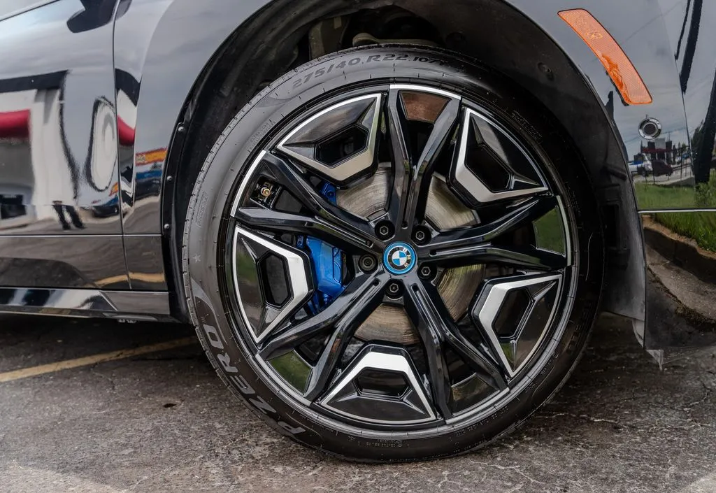 BMW iX photo 31