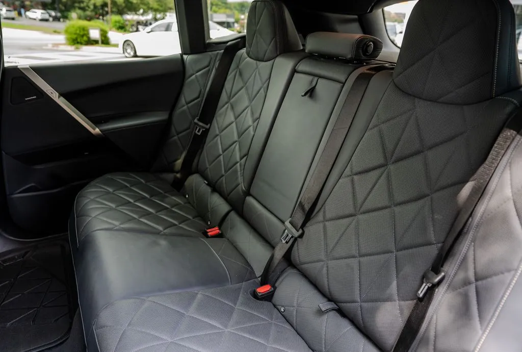 BMW iX photo 20