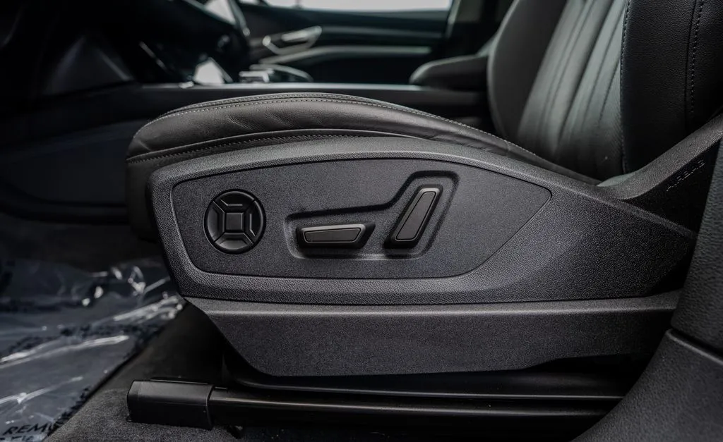 Audi e-tron photo 16