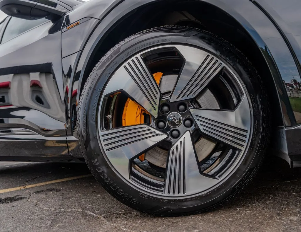 Audi e-tron photo 30