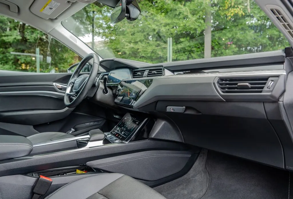 Audi e-tron photo 22