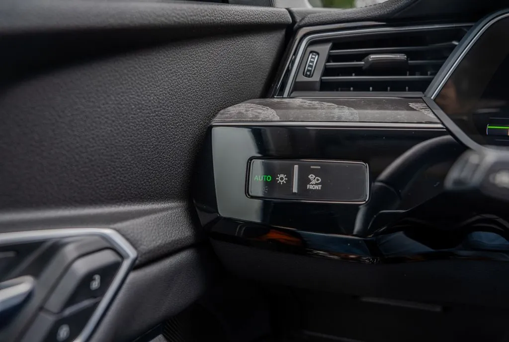 Audi e-tron photo 8
