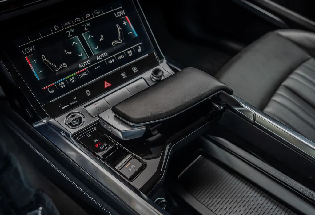 Audi e-tron photo 12