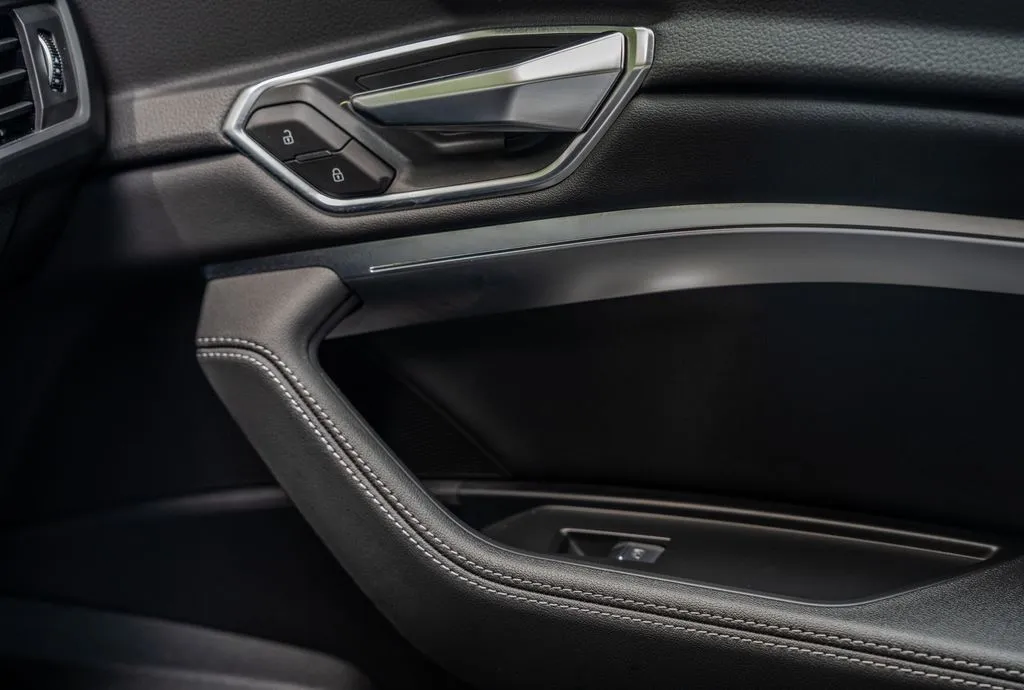 Audi e-tron photo 14
