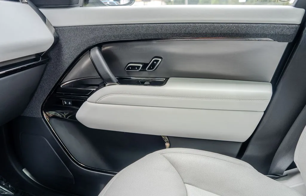 Land Rover Range Rover Sport photo 22