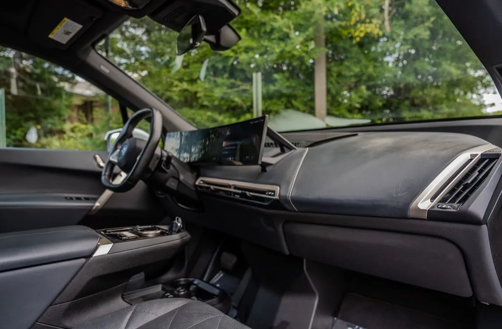 BMW iX photo 23