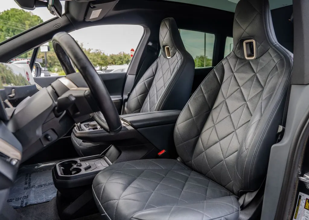 BMW iX photo 19