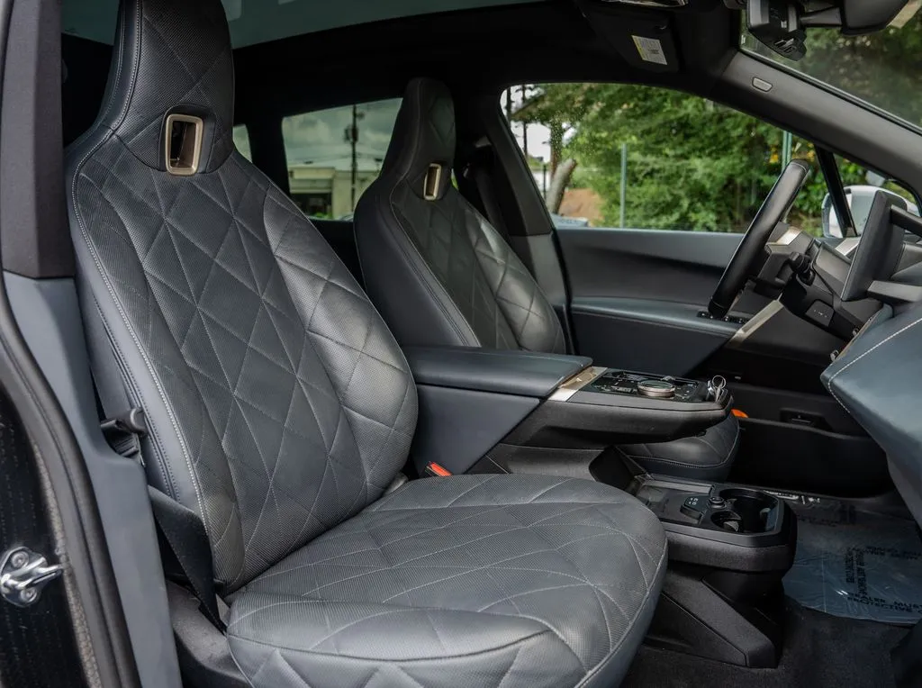 BMW iX photo 22