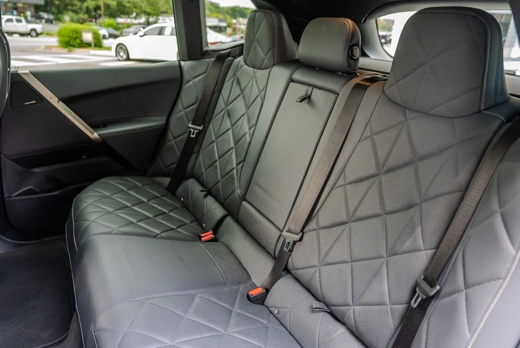 BMW iX photo 20