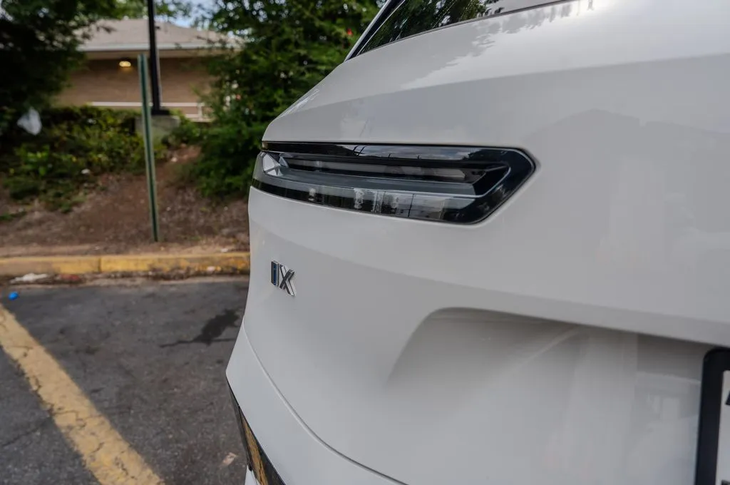 BMW iX photo 27