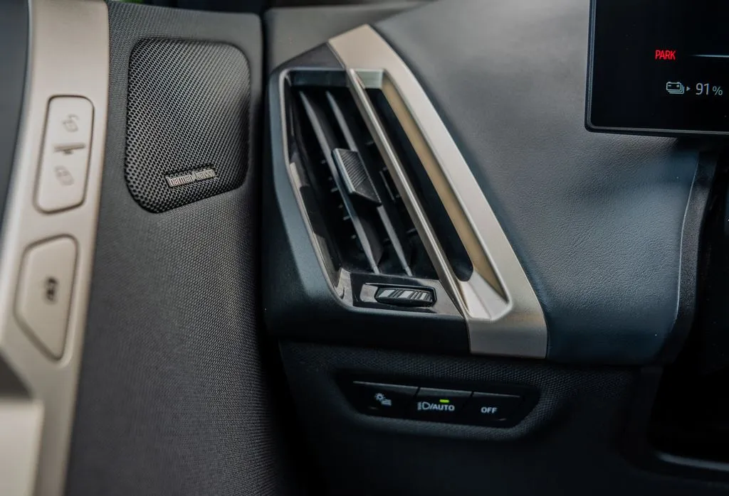 BMW iX photo 8