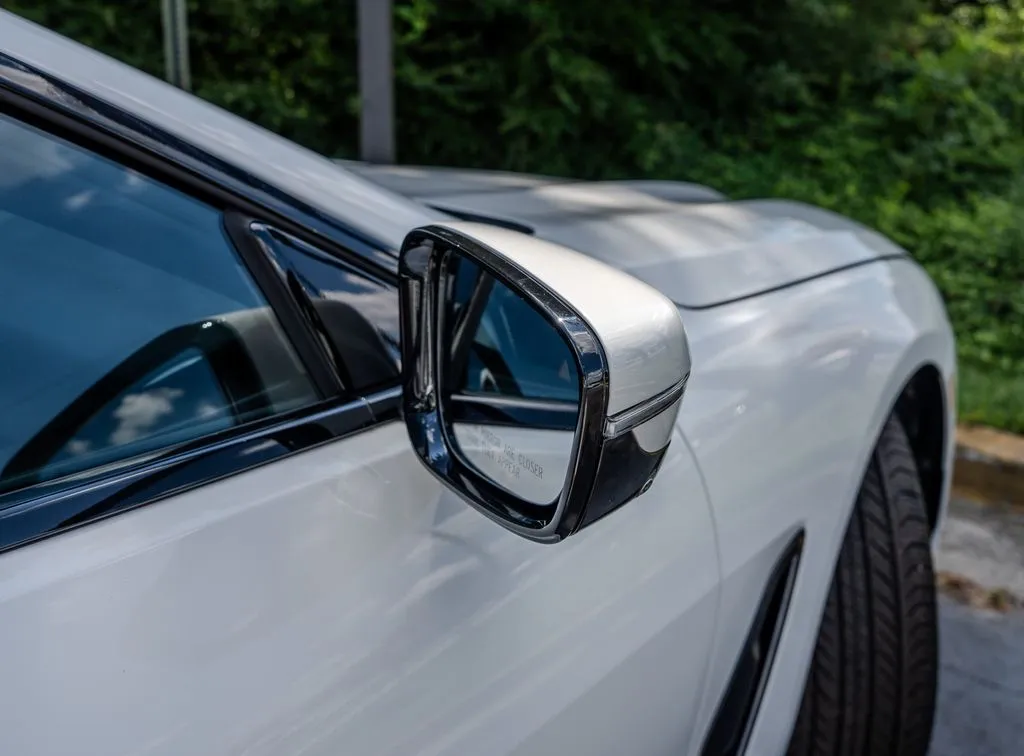 BMW 8 Series photo 29