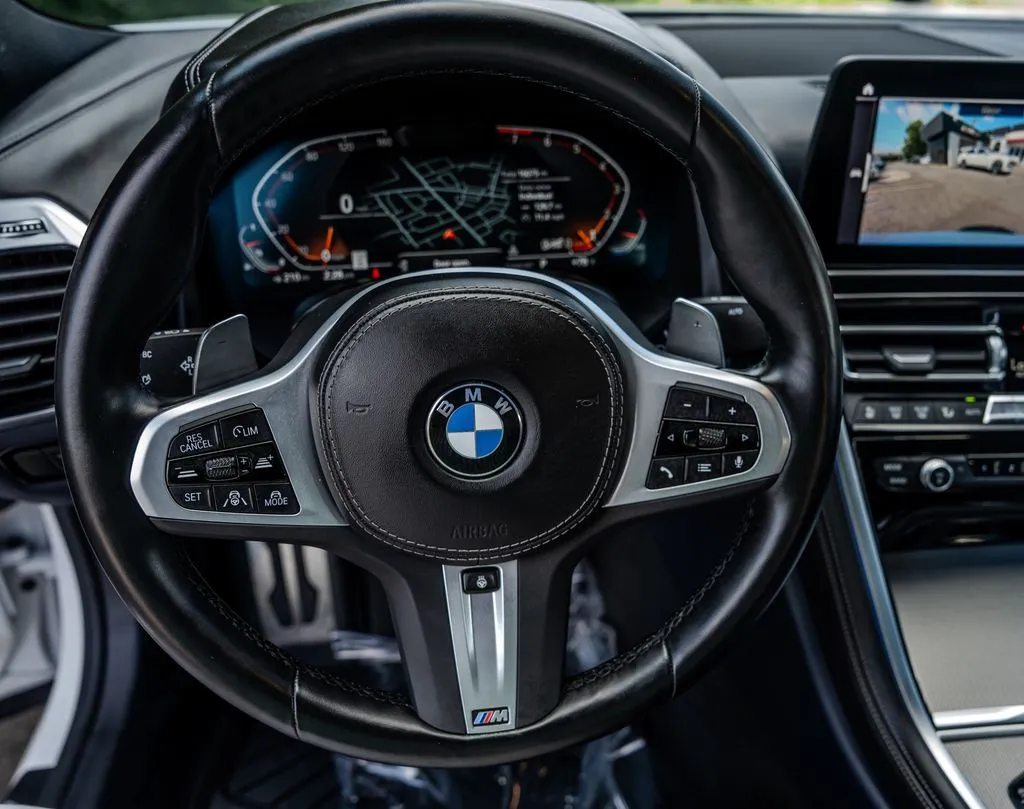 BMW 8 Series photo 5