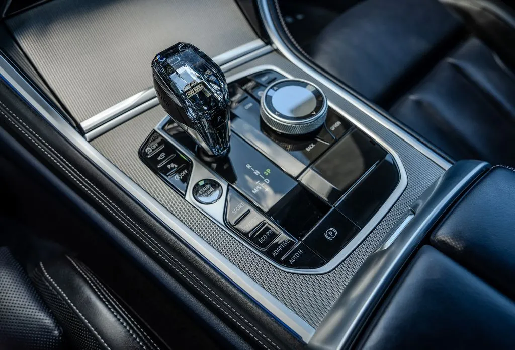 BMW 8 Series photo 13