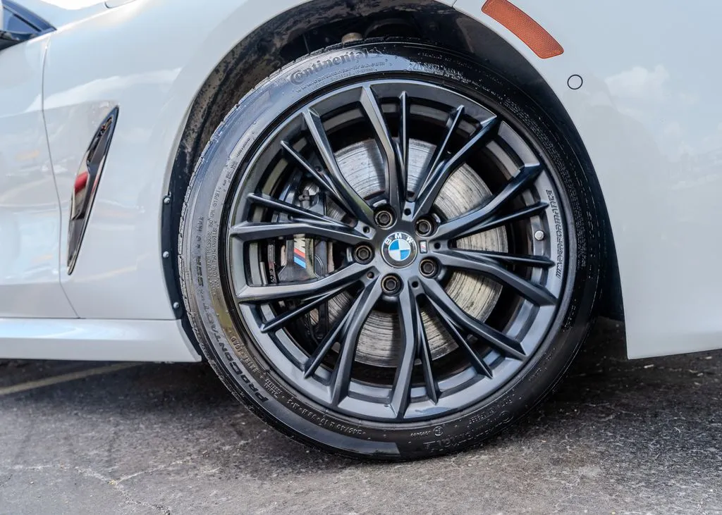 BMW 8 Series photo 30
