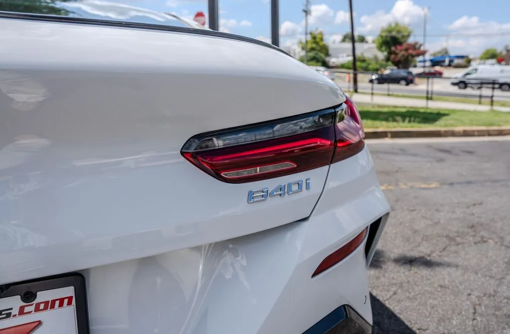 BMW 8 Series photo 27
