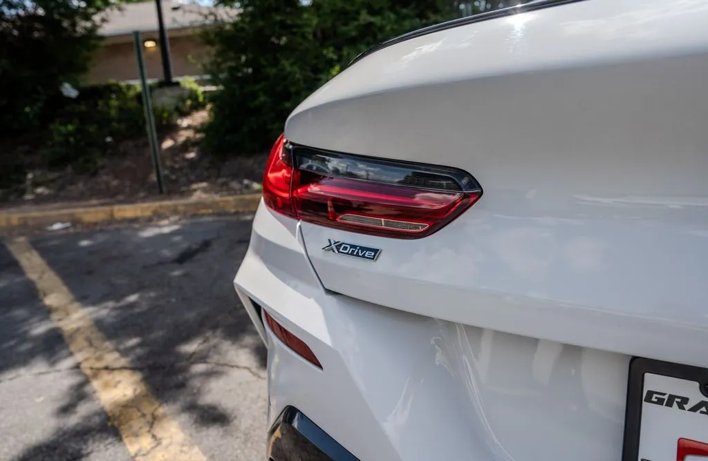 BMW 8 Series photo 26