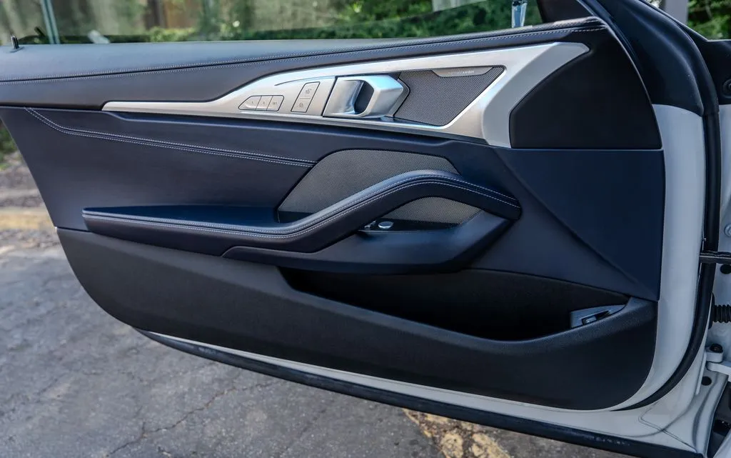 BMW 8 Series photo 16
