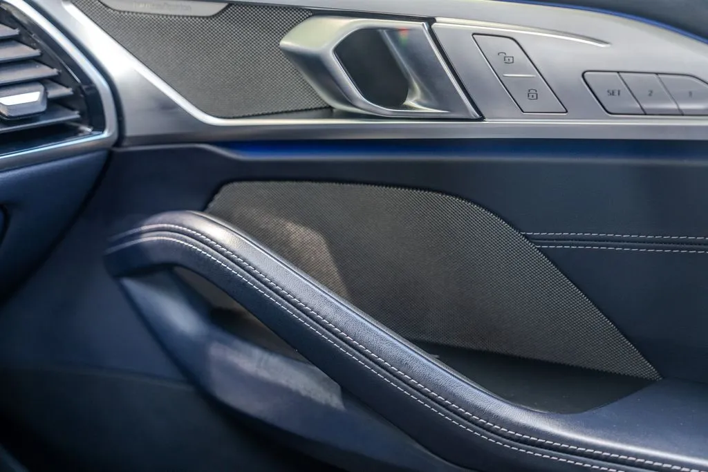 BMW 8 Series photo 15