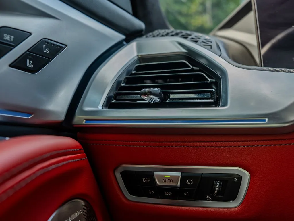 BMW XM photo 8