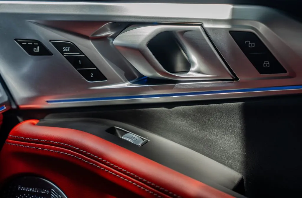 BMW XM photo 15
