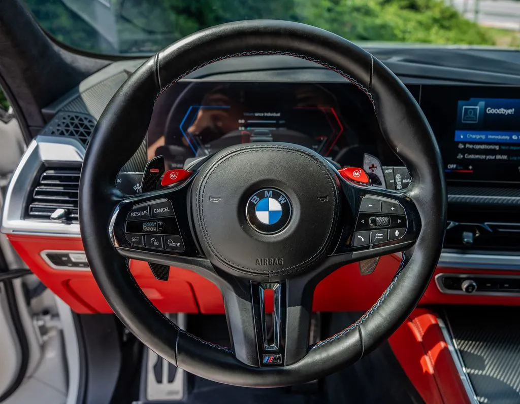 BMW XM photo 5