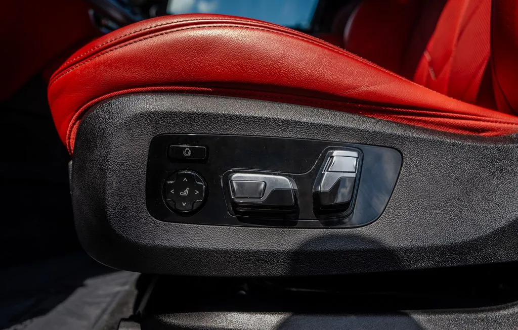 BMW XM photo 18