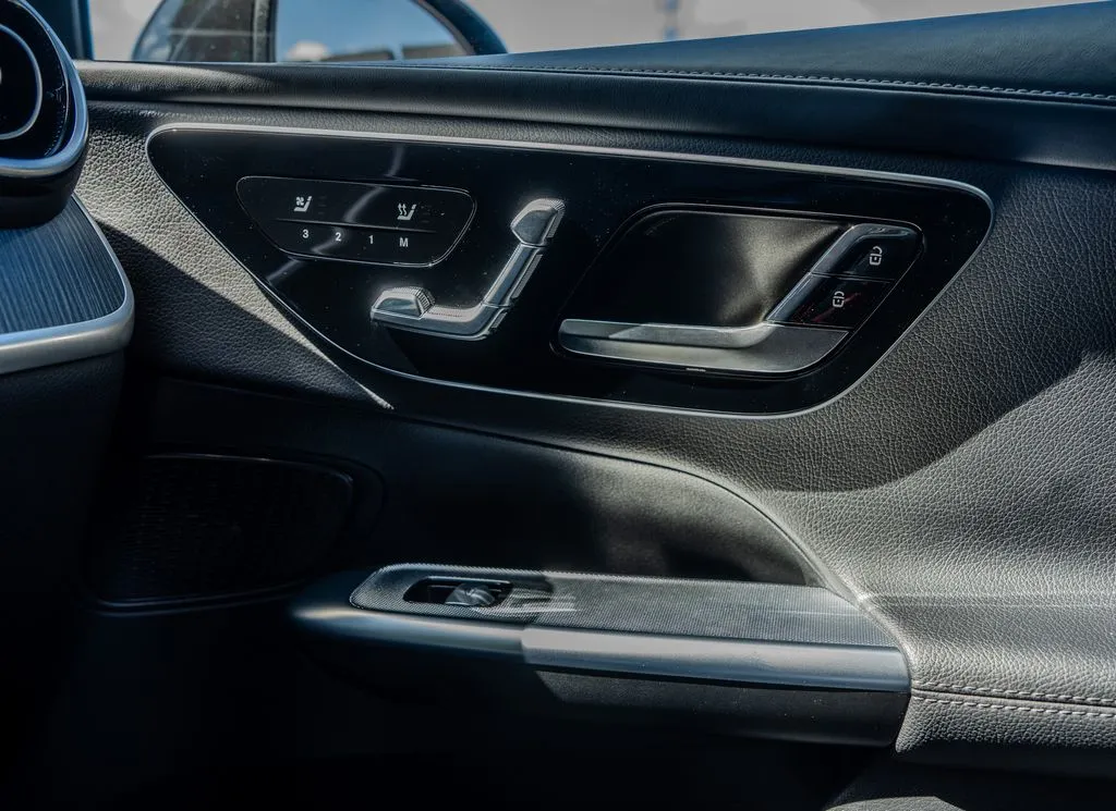 Mercedes-Benz GLC photo 14