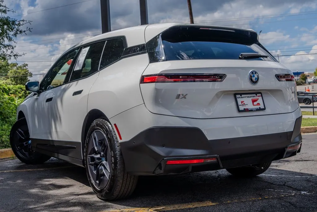 BMW iX photo 24