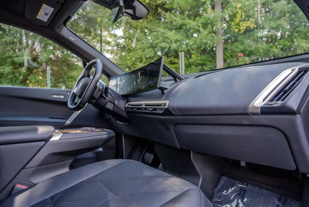 BMW iX photo 22