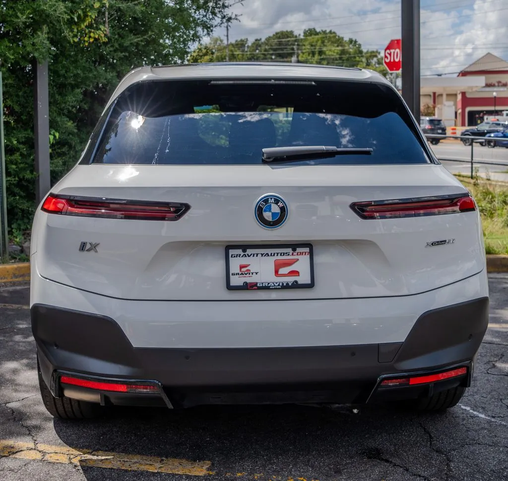 BMW iX photo 25