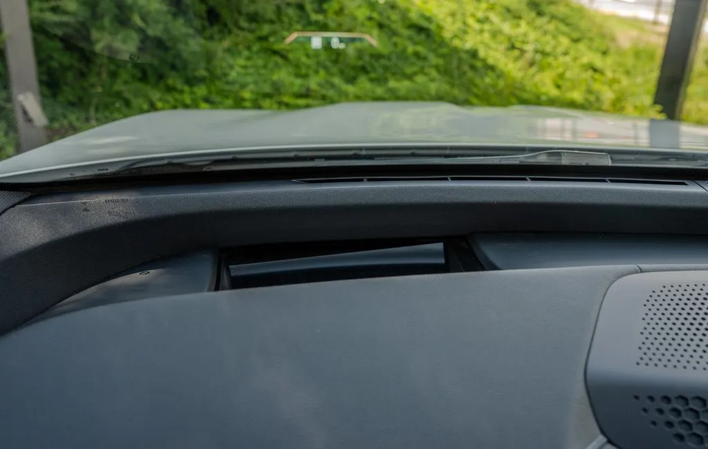 BMW iX photo 10