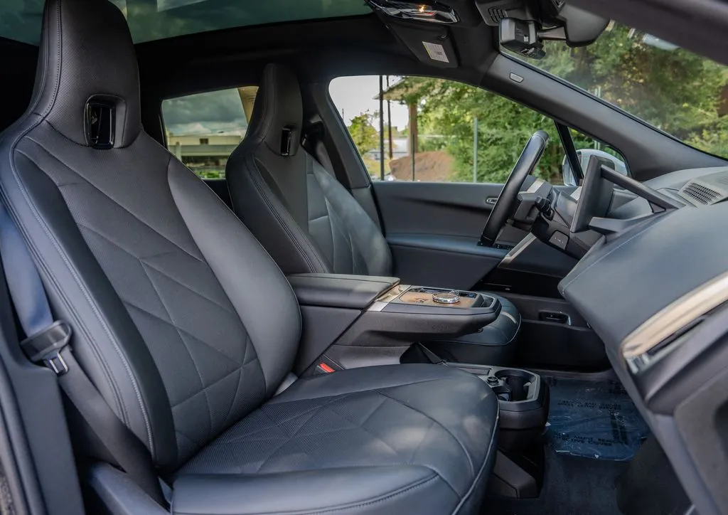BMW iX photo 23