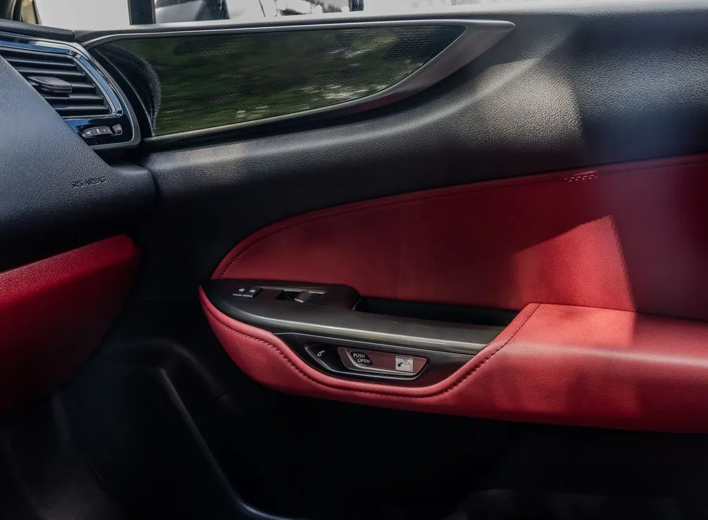 Lexus NX photo 14