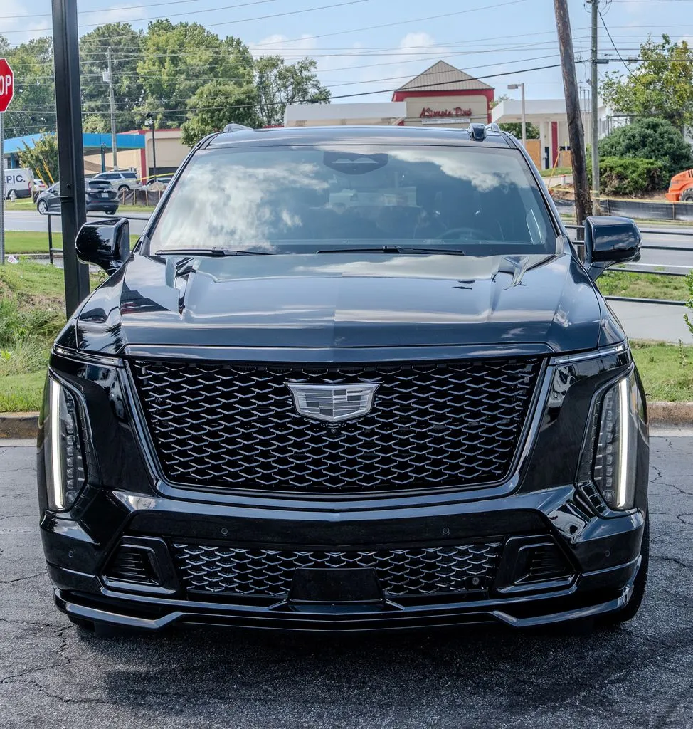 Cadillac Escalade photo 2