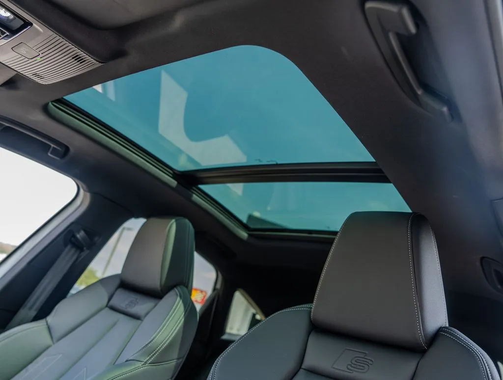 Audi Q4 photo 17