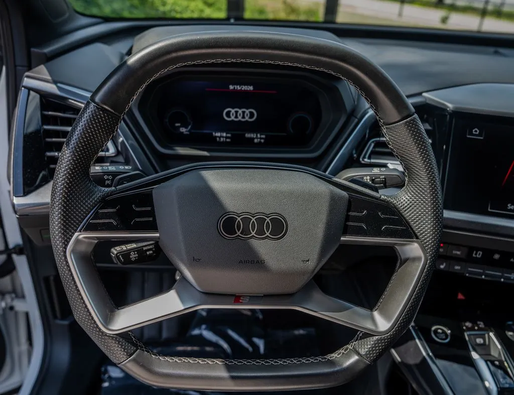 Audi Q4 photo 5