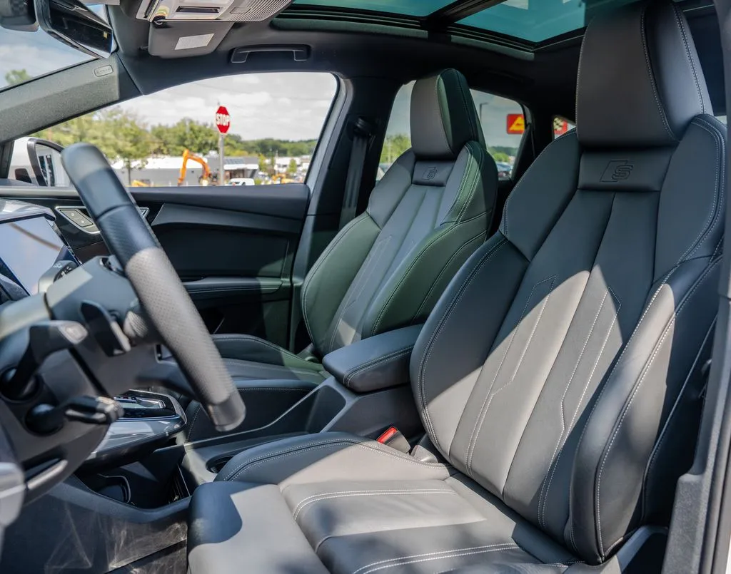 Audi Q4 photo 18