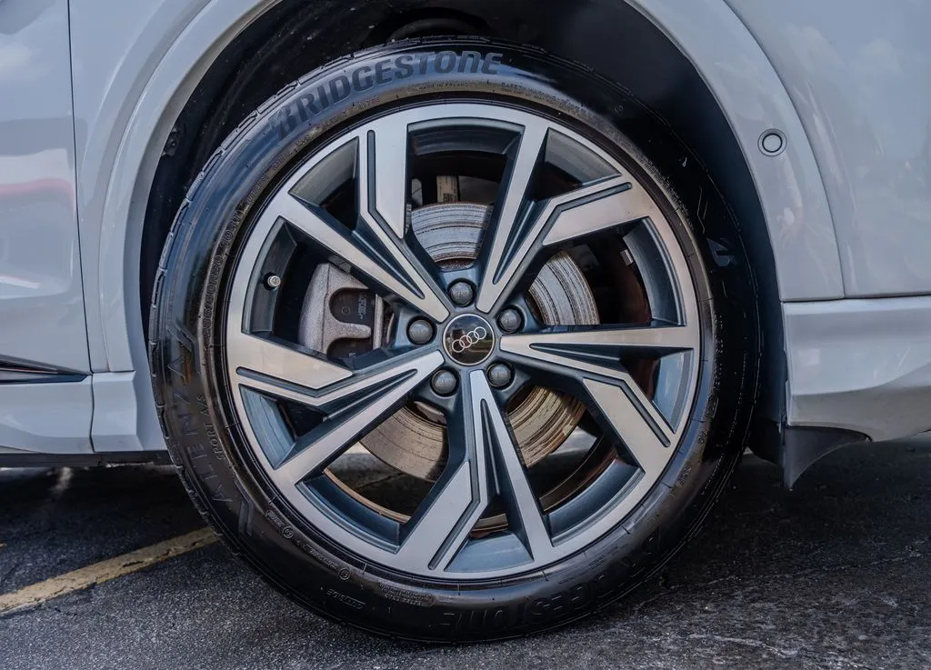 Audi Q4 photo 29