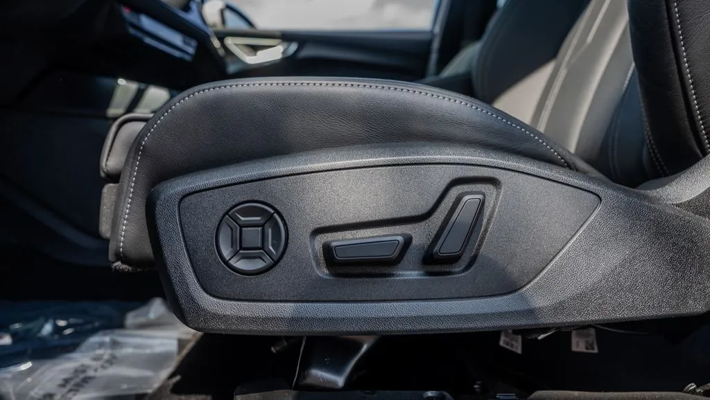Audi Q4 photo 16