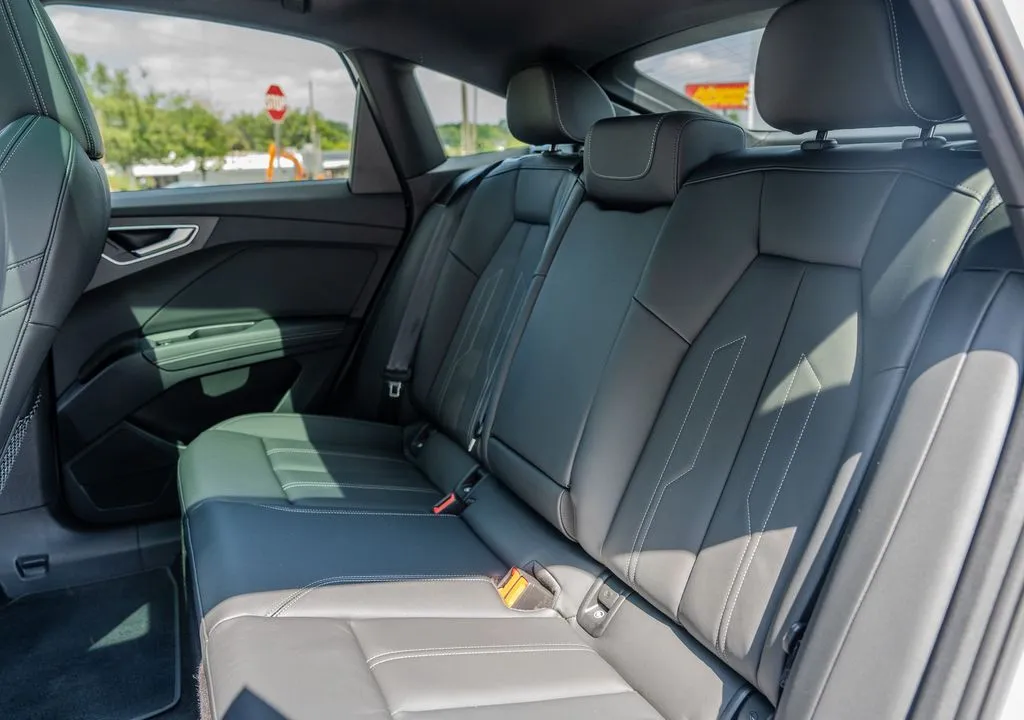 Audi Q4 photo 19