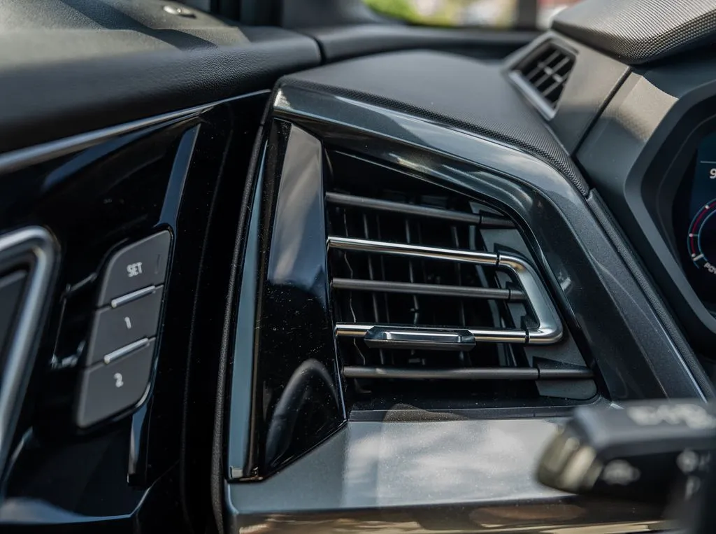 Audi Q4 photo 9