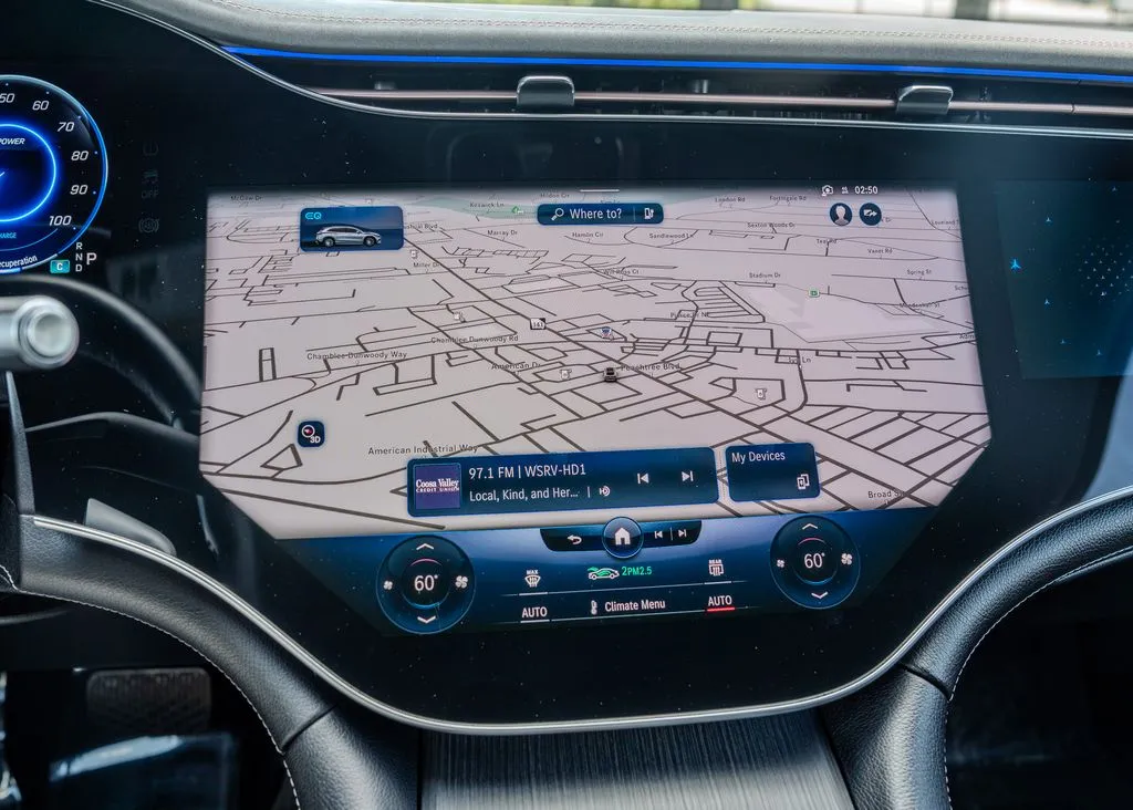 Mercedes-Benz EQS photo 11
